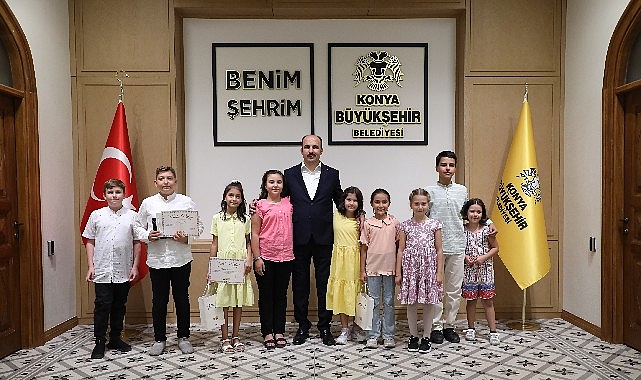 Başkan Altay Genç KOMEK Yaz Okulu’nda Başarılı Öğrencilere Hediyelerini Verdi